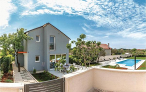 2 Bedroom Lovely Home In Fazana